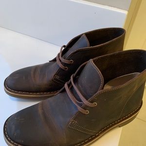 NEW NEVER WORN Men’s Clark’s Desert chukka boots